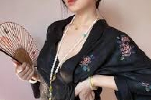 江疏影39岁凭“脚毛”上热搜背后藏着内娱对中年女星最大的傲慢